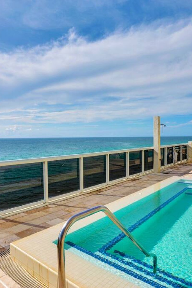 Beach Club 2803